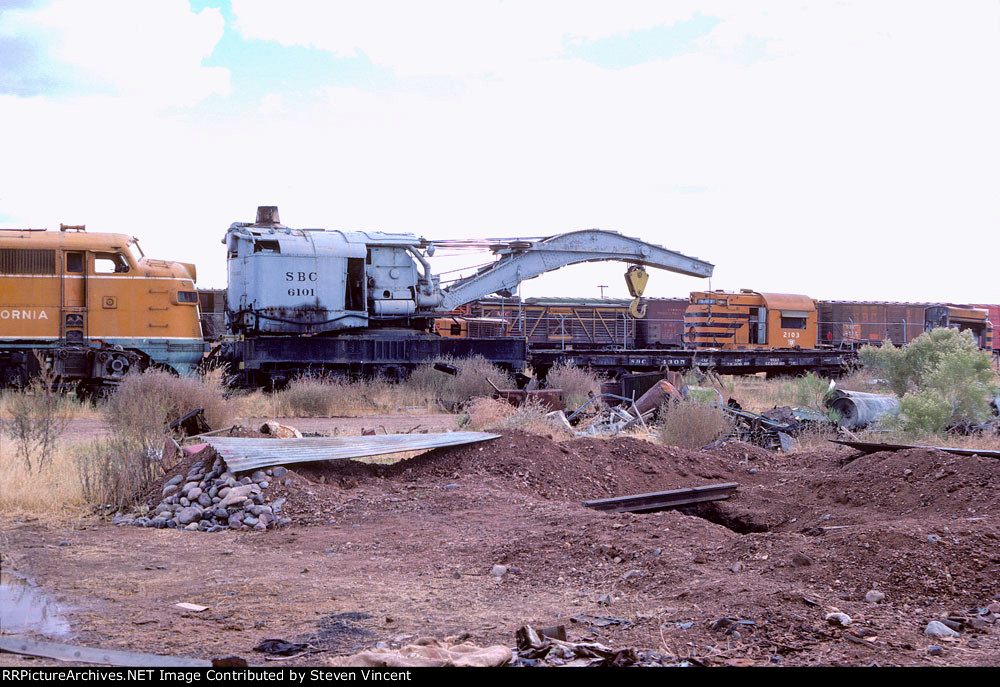 Sonora Baja California crane #6101 w boom car #4305.